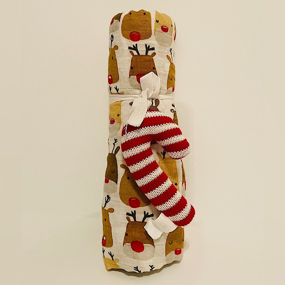 CHRISTMAS MUSLIN SWADDLE AND RATTLE